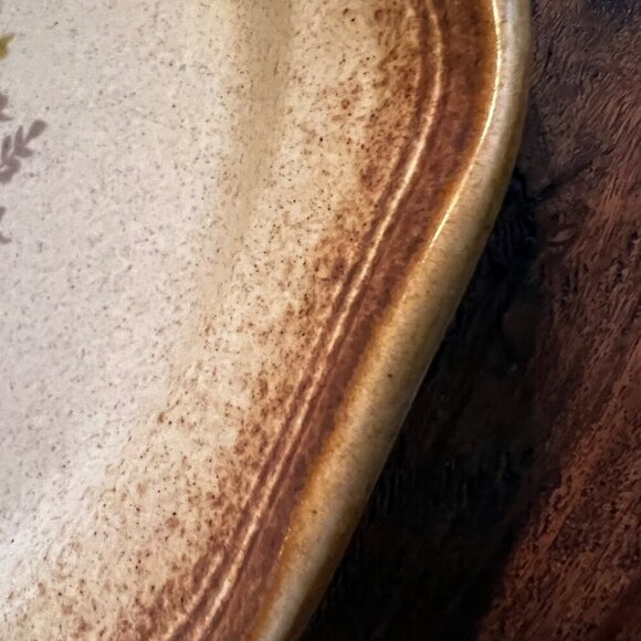 2 Vintage Mikasa Whole Wheat "Loves Me" Dinner Plates 11" Scalloped Edge Floral - Picture 5 of 7